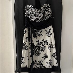 White House Black Market Elegant Black and White Floral Dress SZ 10